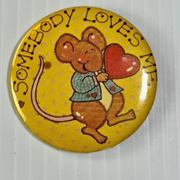 Vintage Button Somebody Loves Me with Mouse Heart Pin - Picture 2 of 4